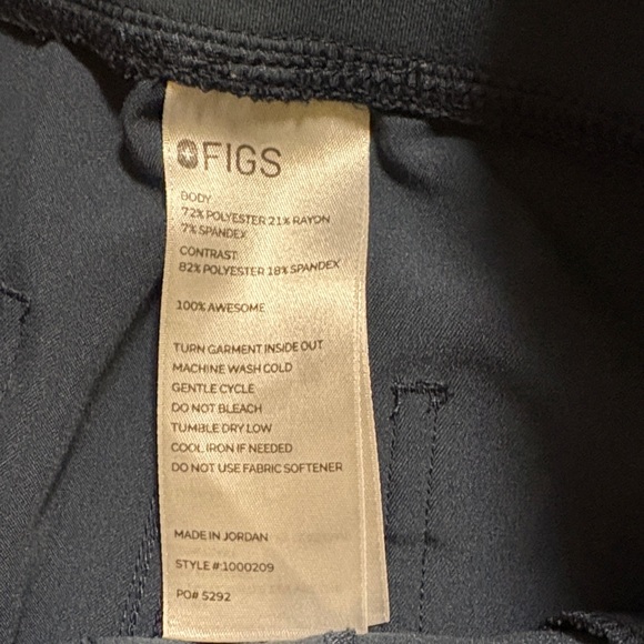 Women’s Figs scrub pants navy blue size medium - Picture 2 of 7